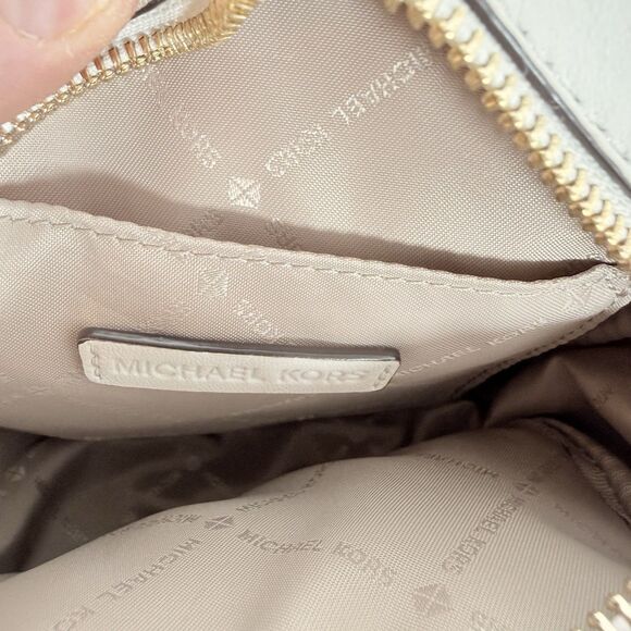 Michael Kors Vivianne Canteen 3D Rose Crossbody Bag Black Whimsical Winter $358 - Picture 9 of 13